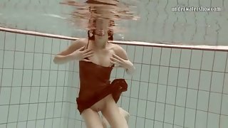 Her skinny body looks sexy swimming underwater